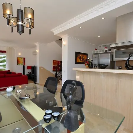 فيلة Oasis Sitesi *